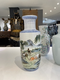 Cinq vases en porcelaine de Chine famille rose et verte, 19/20&egrave;me