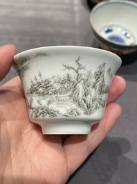 Een collectie Chinese famille rose, grisaille en ijzerrode koppen en kommen, 19/20e eeuw