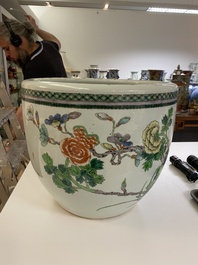 Aquarium en porcelaine de Chine famille verte &agrave; d&eacute;cor de faisans, 19&egrave;me