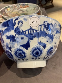 Bol en porcelaine de Chine en bleu et blanc &agrave; d&eacute;cor de lettr&eacute;es et de gar&ccedil;ons jouant, marque 'Qi Yu Bao Ding Zhi Zhen', Kangxi
