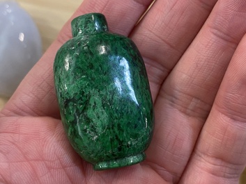 Negen Chinese snuifflessen in jade, hardsteen en glas, 19/20e eeuw
