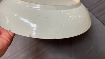 Plat en porcelaine de Chine famille rose &agrave; d&eacute;cor d'un lotus pour le march&eacute; Sud-Est asiatique, Yongzheng