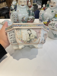 Vier Chinese famille rose en qianjiang cai kommen en een paar appels, 19/20e eeuw