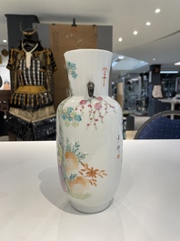 Cinq vases en porcelaine de Chine famille rose et verte, 19/20&egrave;me