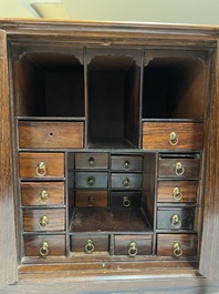 Cabinet en bois dur et huanghuali aux montures en bronze pour le march&eacute; europ&eacute;en, Chine, 19&egrave;me
