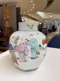 Een Chinese famille rose dekselpot, Yongzheng