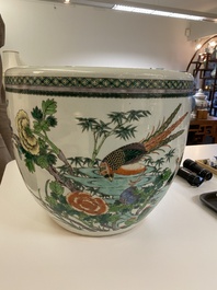 Aquarium en porcelaine de Chine famille verte &agrave; d&eacute;cor de faisans, 19&egrave;me