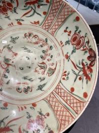 Drie Chinese blauw-witte en wucai Swatow schotels, Ming