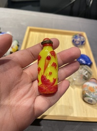 Une collection vari&eacute;e de tabati&egrave;res en jade, pierres dures et verre, Chine, 19/20&egrave;me