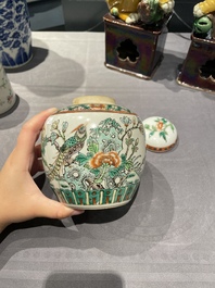 Een diverse collectie Chinees porselein, 19e eeuw