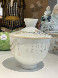 Vier Chinese famille rose en qianjiang cai kommen en een paar appels, 19/20e eeuw