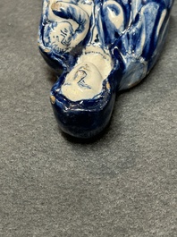 Rare Vierge &agrave; l'Enfant en fa&iuml;ence de Delft en bleu et blanc, dat&eacute;e 1738