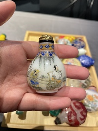 Une collection vari&eacute;e de tabati&egrave;res en jade, pierres dures et verre, Chine, 19/20&egrave;me