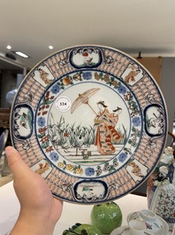 Assiette en porcelaine Imari de Japon &agrave; d&eacute;cor des 'Dames au parasol' d'apr&egrave;s Cornelis Pronk, Edo, 18&egrave;me