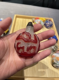 Une collection vari&eacute;e de tabati&egrave;res en jade, pierres dures et verre, Chine, 19/20&egrave;me