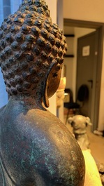 Een grote Thaise deels vergulde bronzen Boeddha, wellicht Sukhotai periode, 15e eeuw