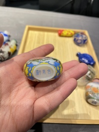 Une collection vari&eacute;e de tabati&egrave;res en jade, pierres dures et verre, Chine, 19/20&egrave;me