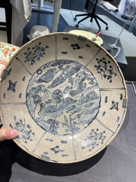 Drie Chinese blauw-witte en wucai Swatow schotels, Ming