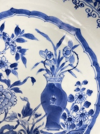 Vier Chinese blauw-witte schotels, Yongzheng/Qianlong