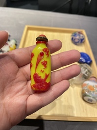 Une collection vari&eacute;e de tabati&egrave;res en jade, pierres dures et verre, Chine, 19/20&egrave;me