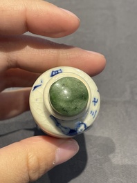 Cinq tabati&egrave;res en porcelaine de Chine en bleu et blanc, 19/20&egrave;me