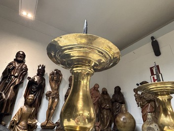Een paar bronzen piekkandelaars, Noord-Itali&euml;, 16e eeuw