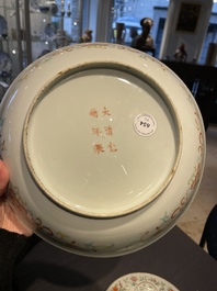 Een paar Chinese famille rose schotels, Guangxu merk en periode