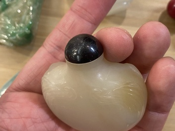 Negen Chinese snuifflessen in jade, hardsteen en glas, 19/20e eeuw