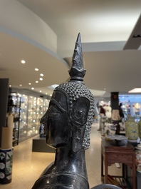 Een grote bronzen Boeddha, Birma (Myanmar), Arakan Staat, 16/17e eeuw
