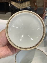 Vier Chinese famille rose en qianjiang cai kommen en een paar appels, 19/20e eeuw