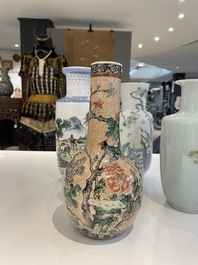 Cinq vases en porcelaine de Chine famille rose et verte, 19/20&egrave;me