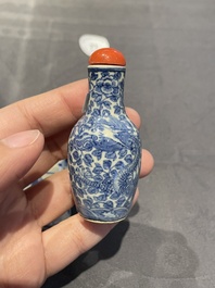 Cinq tabati&egrave;res en porcelaine de Chine en bleu et blanc, 19/20&egrave;me