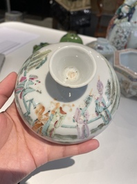Vier Chinese famille rose en qianjiang cai kommen en een paar appels, 19/20e eeuw