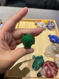 Une collection vari&eacute;e de tabati&egrave;res en jade, pierres dures et verre, Chine, 19/20&egrave;me