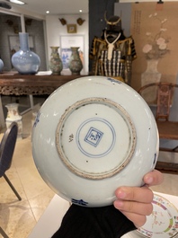 Een diverse collectie Chinees blauw-wit en famille rose porselein, Yongzheng en later