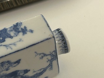 Five Chinese blue and white, iron-red and qianjiang cai snuff bottles, 19/20th C.