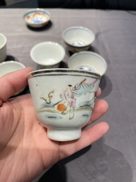 Een collectie Chinese famille rose, grisaille en ijzerrode koppen en kommen, 19/20e eeuw