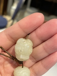 Bracelet au perles en jade blanc sculpt&eacute; en forme de lions bouddhistes, Chine, Qing