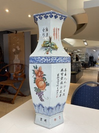 Vase de forme hexagonale en porcelaine de Chine qianjiang cai, sign&eacute; Hui Ru Shi 慧如氏, dat&eacute; 1910