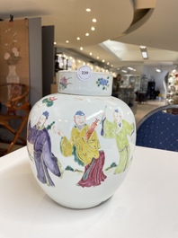 Een Chinese famille rose dekselpot, Yongzheng