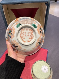 A rare Chinese famille verte 'Avalokitesvara' bowl, Da Xiong Bao Dian 大雄寶殿 mark, 19th C.