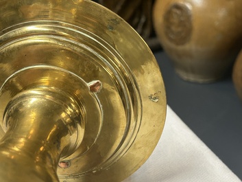 Een paar bronzen piekkandelaars, Noord-Itali&euml;, 16e eeuw