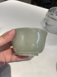 Een paar Chinese kommen in lichte celadon jade, 19e eeuw