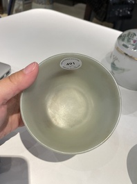Een paar Chinese kommen in lichte celadon jade, 19e eeuw
