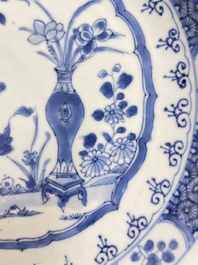 Vier Chinese blauw-witte schotels, Yongzheng/Qianlong