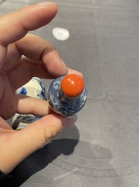 Cinq tabati&egrave;res en porcelaine de Chine en bleu et blanc, 19/20&egrave;me