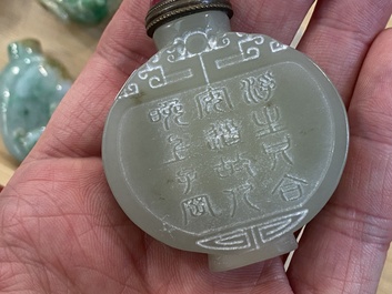 Negen Chinese snuifflessen in jade, hardsteen en glas, 19/20e eeuw