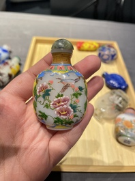 Une collection vari&eacute;e de tabati&egrave;res en jade, pierres dures et verre, Chine, 19/20&egrave;me