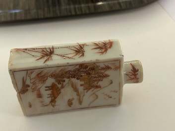 Five Chinese blue and white, iron-red and qianjiang cai snuff bottles, 19/20th C.