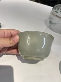 Een paar Chinese kommen in lichte celadon jade, 19e eeuw